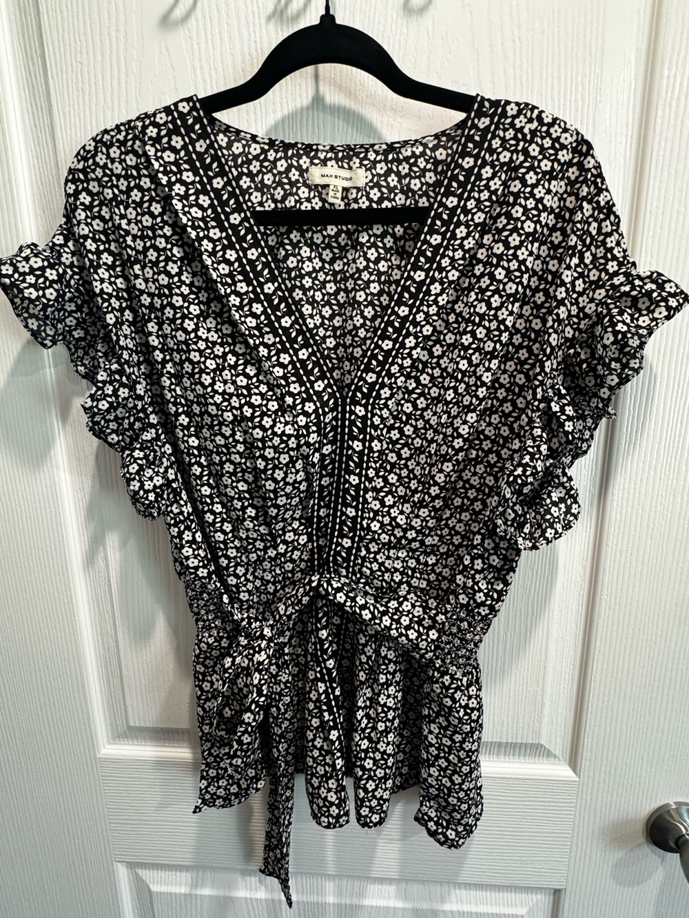 Max Studio XL Black & White Floral Peplum Blouse | Ruffle Sleeve Tie Front Top